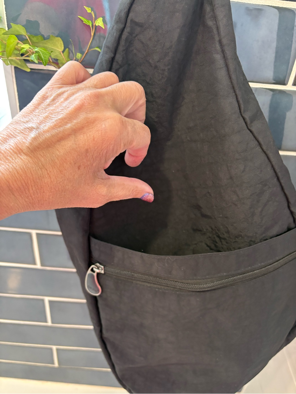 Ameribag Black Teardrop Sling Messenger Bag — image 3 of 8